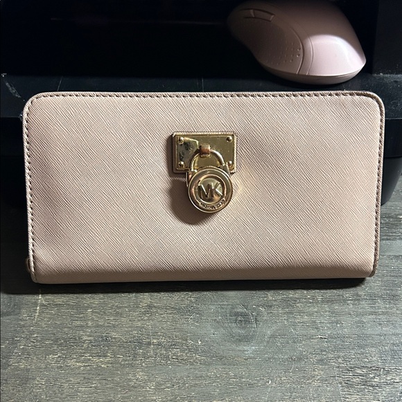 Michael Kors Blush Wallet with Gold Accents - Picture 1 of 6